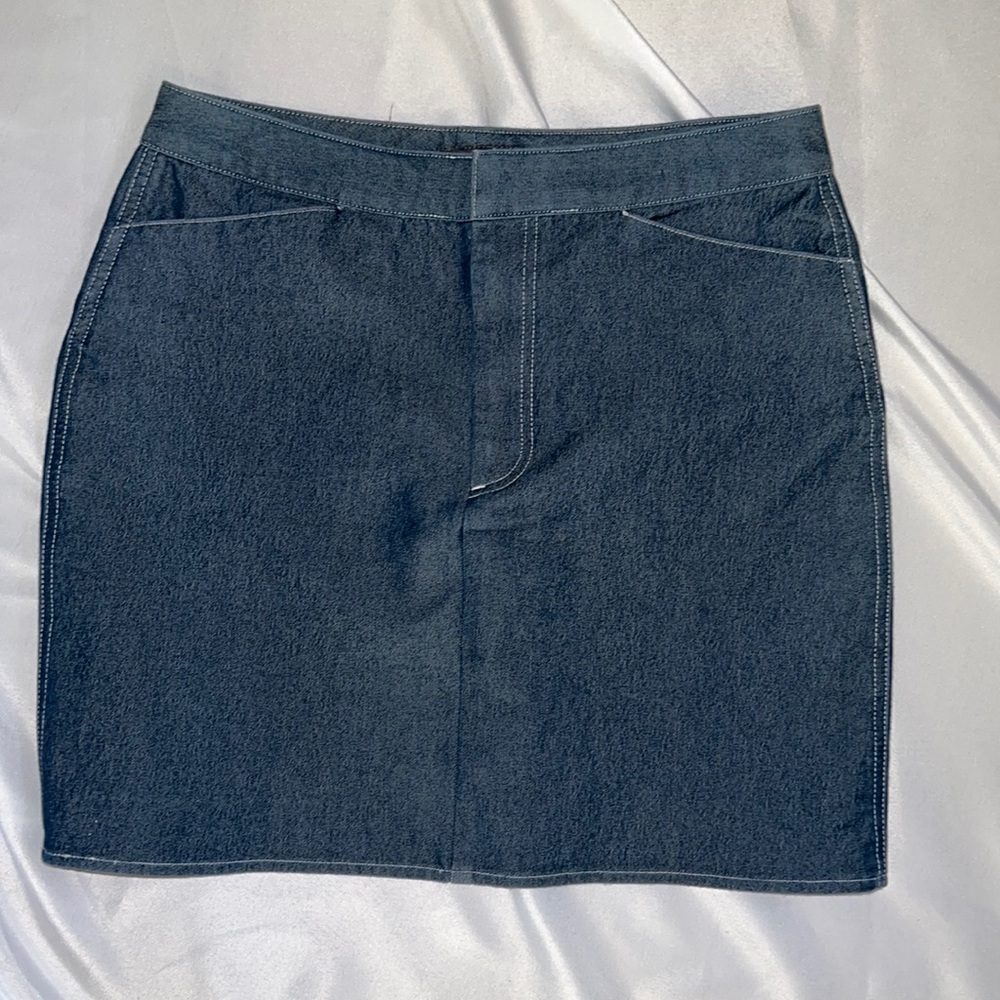 Banana Republic denim skirt, size 8.